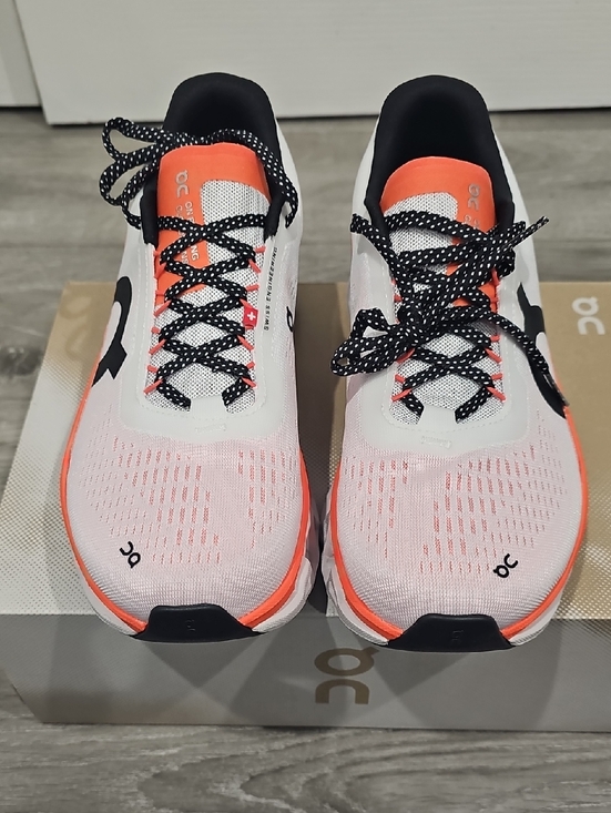 On Running Shoes - NWT Oncloud  Running Women's Running Shoes in White & Coral Accent